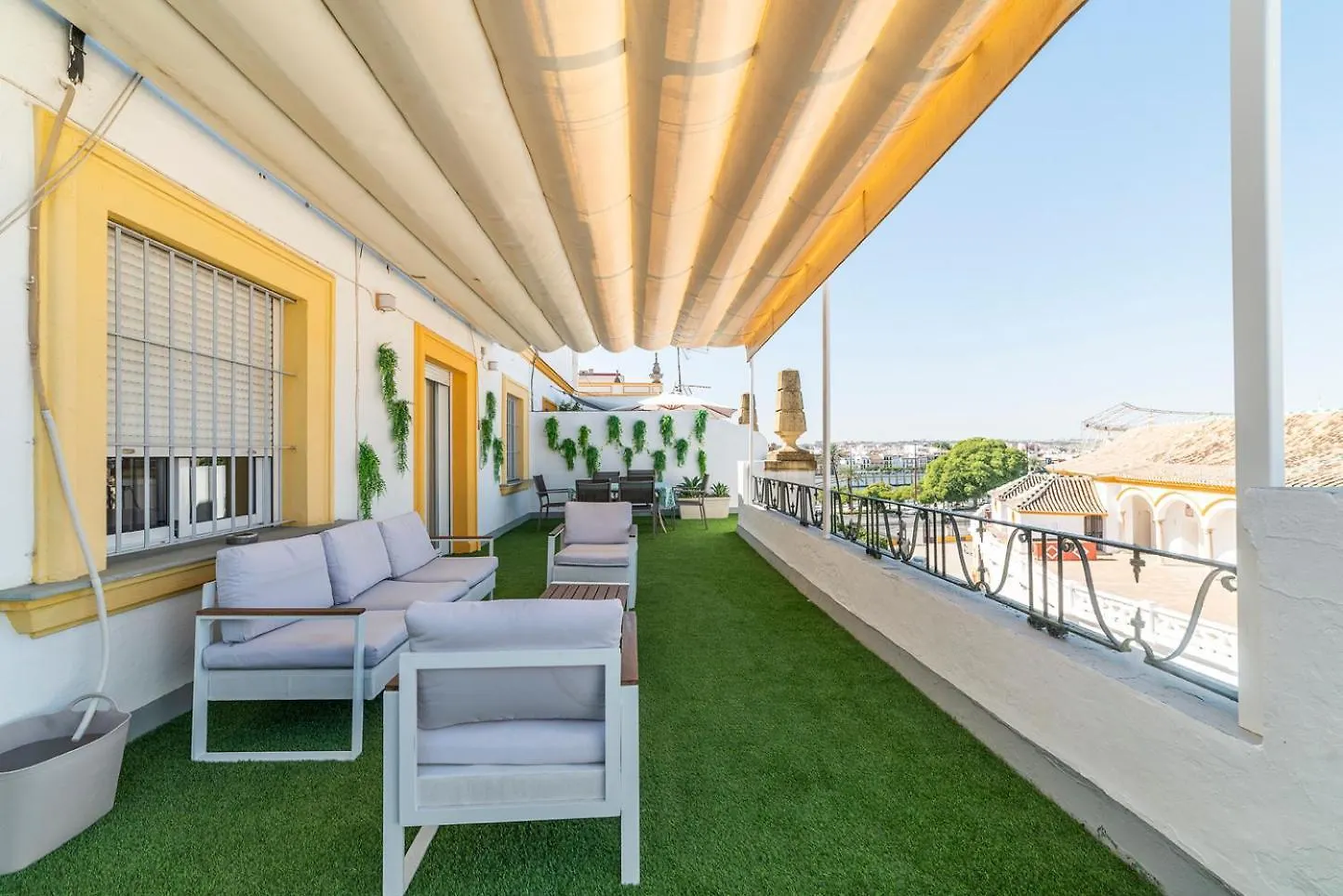 Trendy Penthouse By The Bullring contacts
